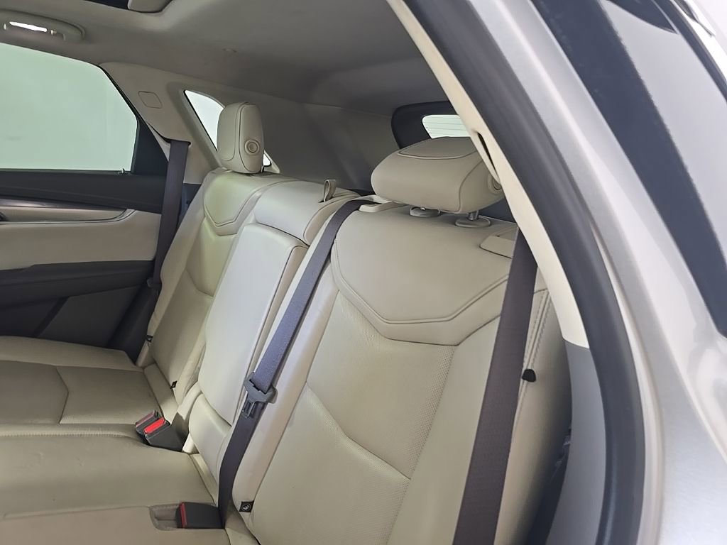 Used 2018 Cadillac XT5 Luxury w/ Driver Awareness Package image 15