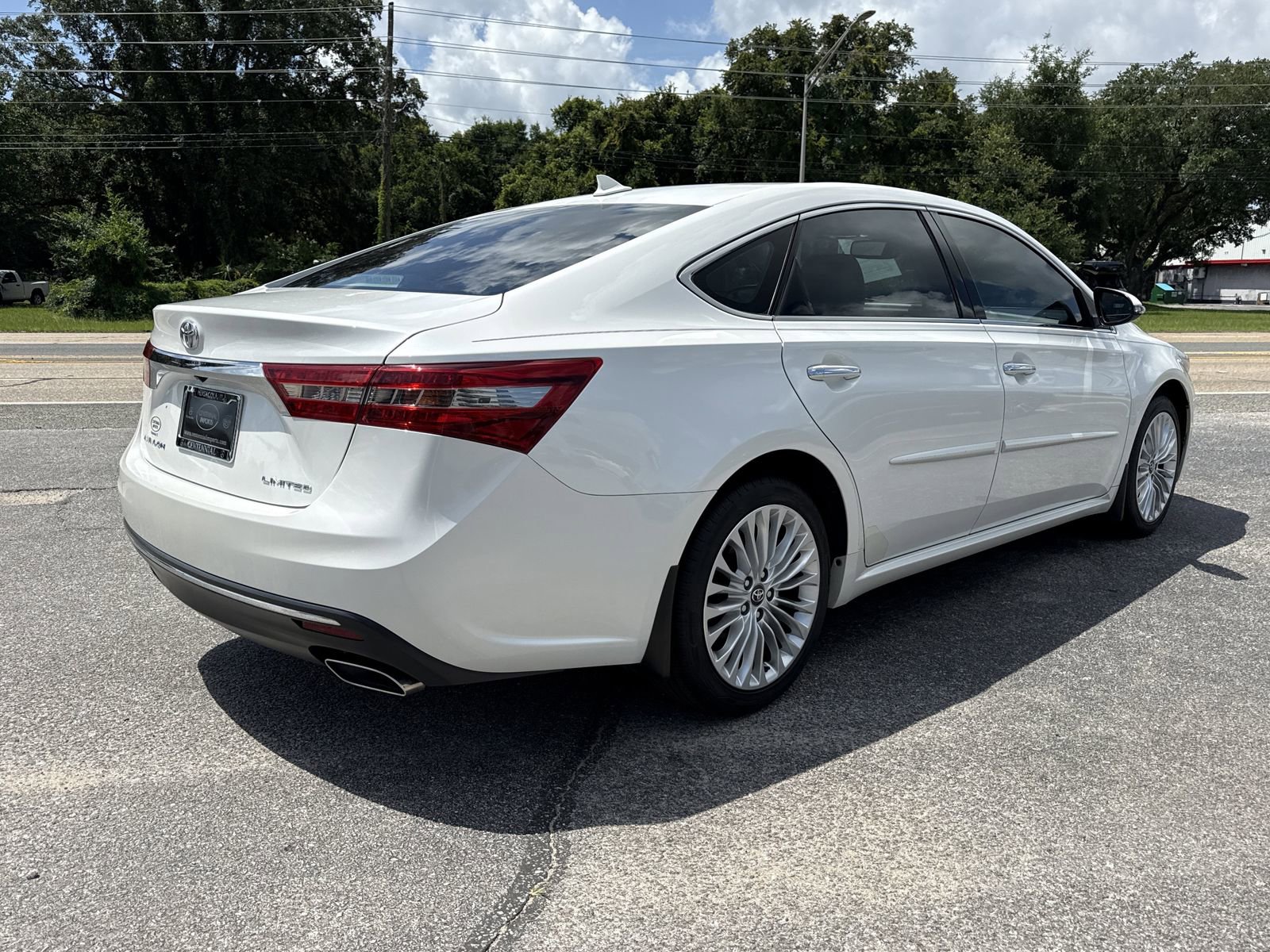 Used 2017 Toyota Avalon Limited FWD image 5