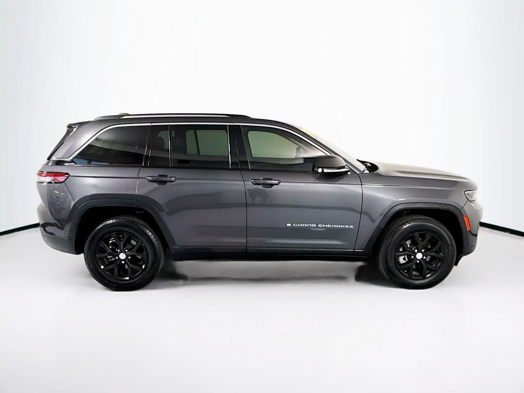 Used 2023 Jeep Grand Cherokee Limited RWD image 4