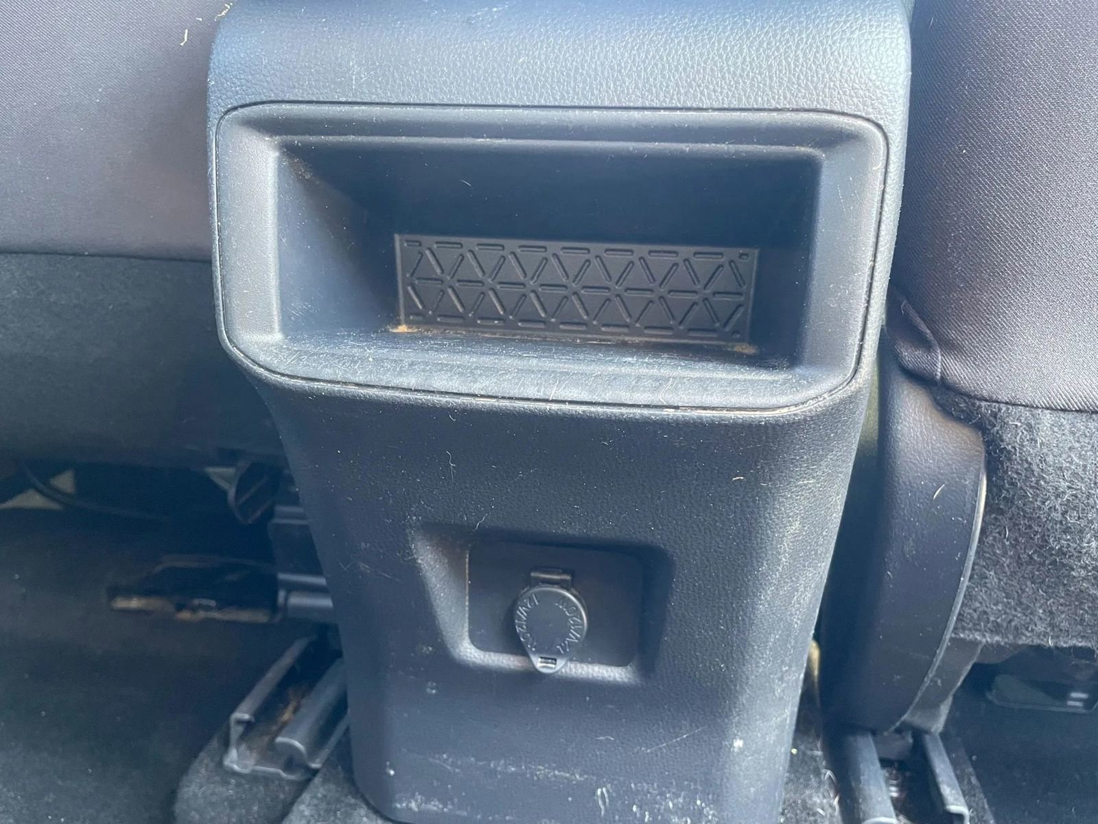 Used 2019 Toyota RAV4 LE AWD/4WD image 27