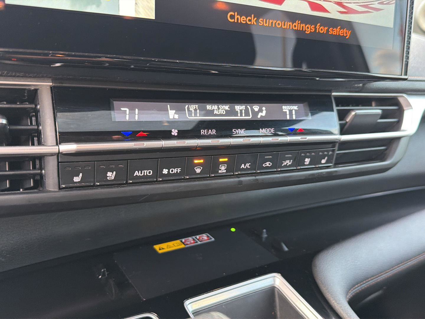 Certified 2025 Toyota Sienna Platinum FWD image 26