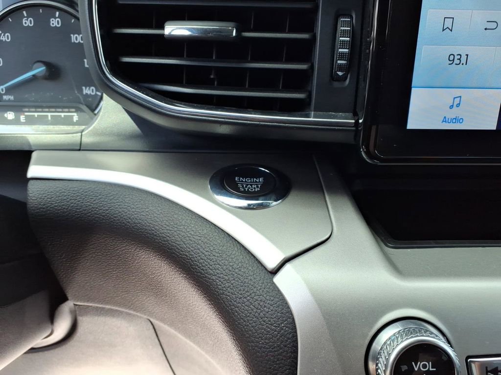 Used 2022 Ford Explorer XLT w/ Equipment Group 202A image 25