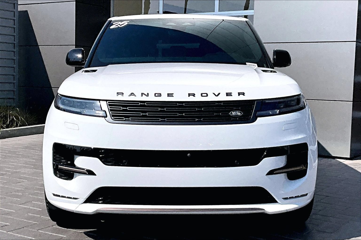 Certified 2025 Land Rover Range Rover Sport Dynamic SE AWD/4WD image 2