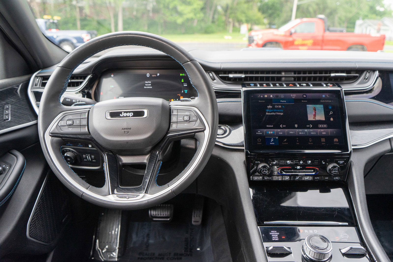 Used 2022 Jeep Grand Cherokee Trailhawk w/ Luxury Tech Group III AWD/4WD image 13