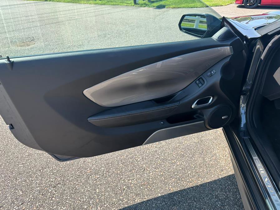 Used 2010 Chevrolet Camaro SS w/ LPO, Ground Effects Package image 9