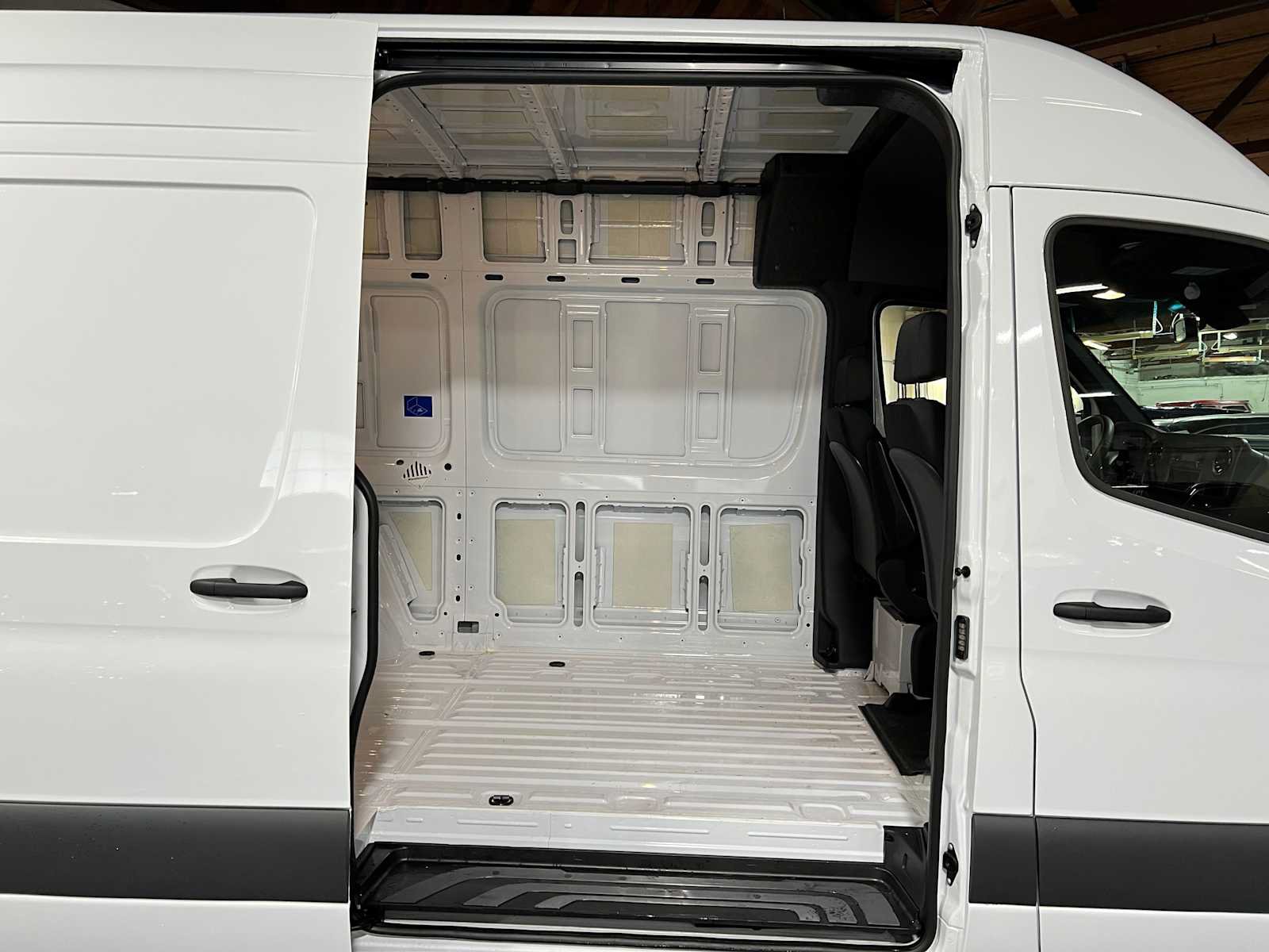 Used 2025 Mercedes-Benz Sprinter 2500 image 13