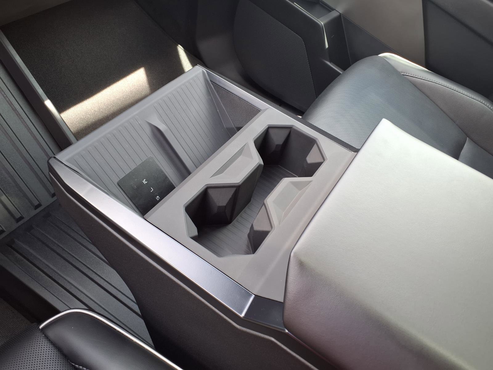 Used 2025 Tesla Cybertruck AWD Crew Cab image 15