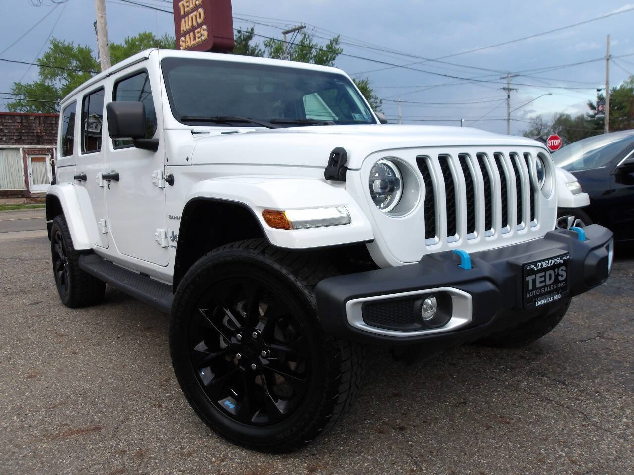 Used 2023 Jeep Wrangler Unlimited Sahara w/ Cold Weather Group AWD/4WD image 7