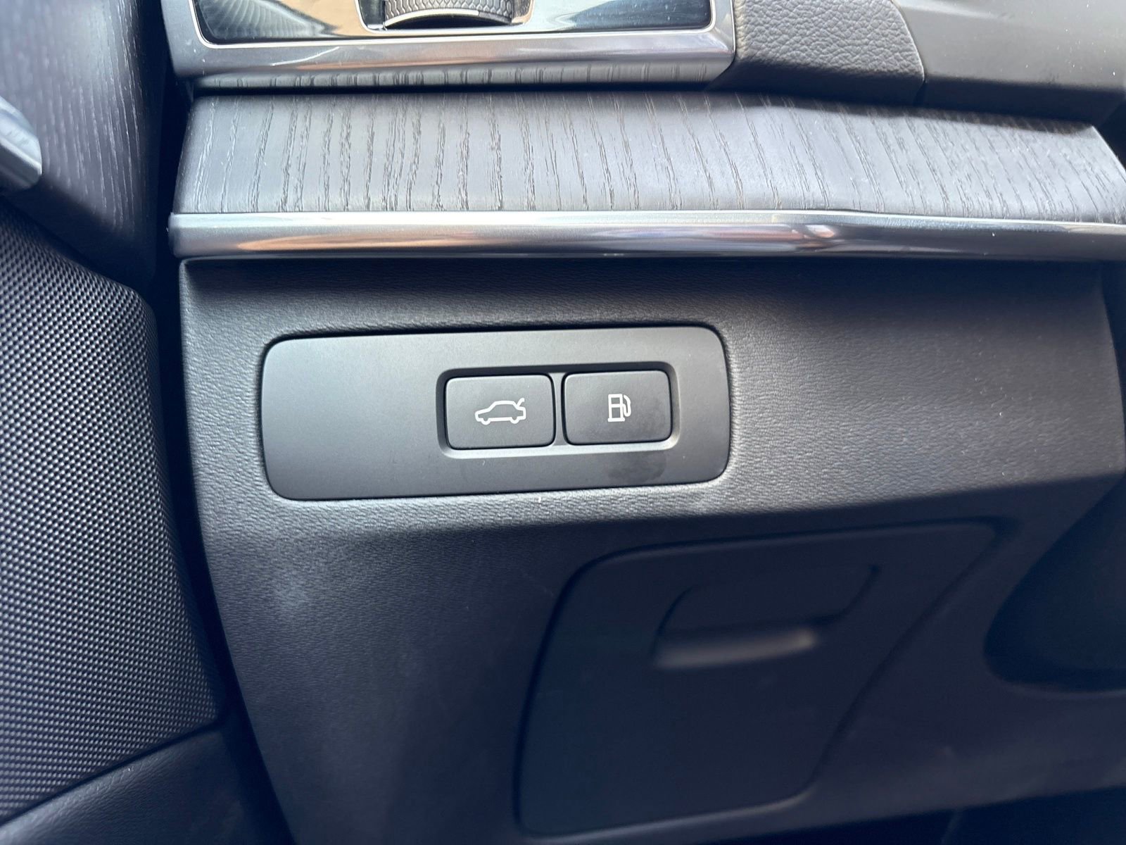 Certified 2025 Volvo XC90 T8 Ultra w/ Protection Package Premier image 26