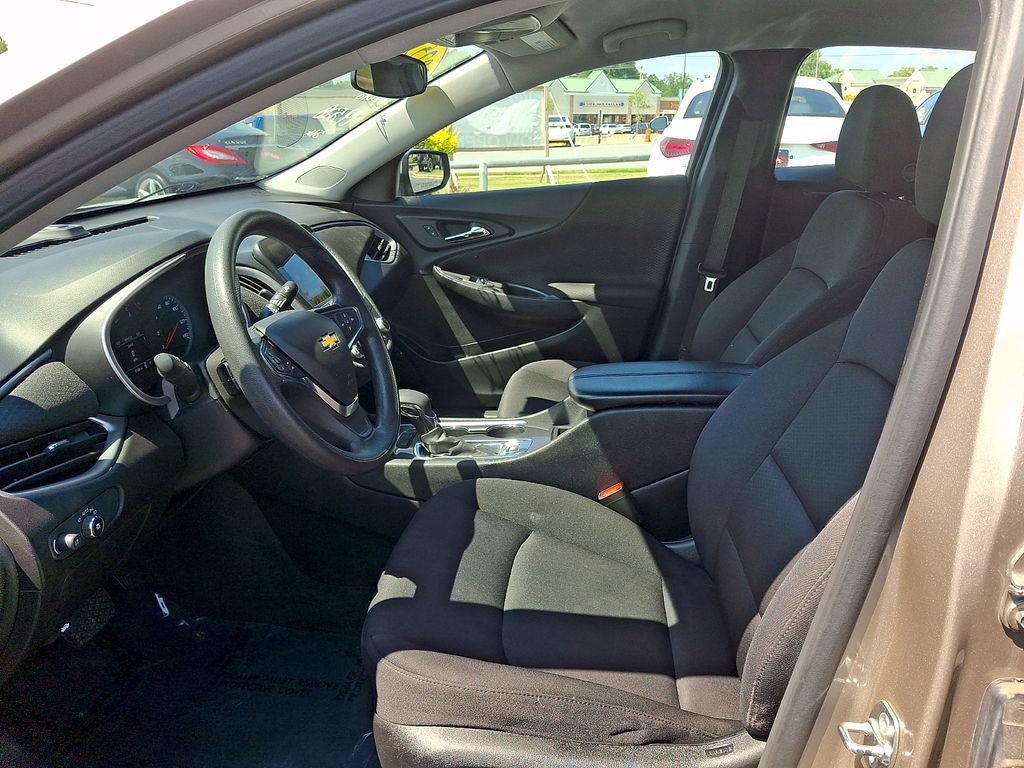 Used 2025 Chevrolet Malibu LT FWD image 13