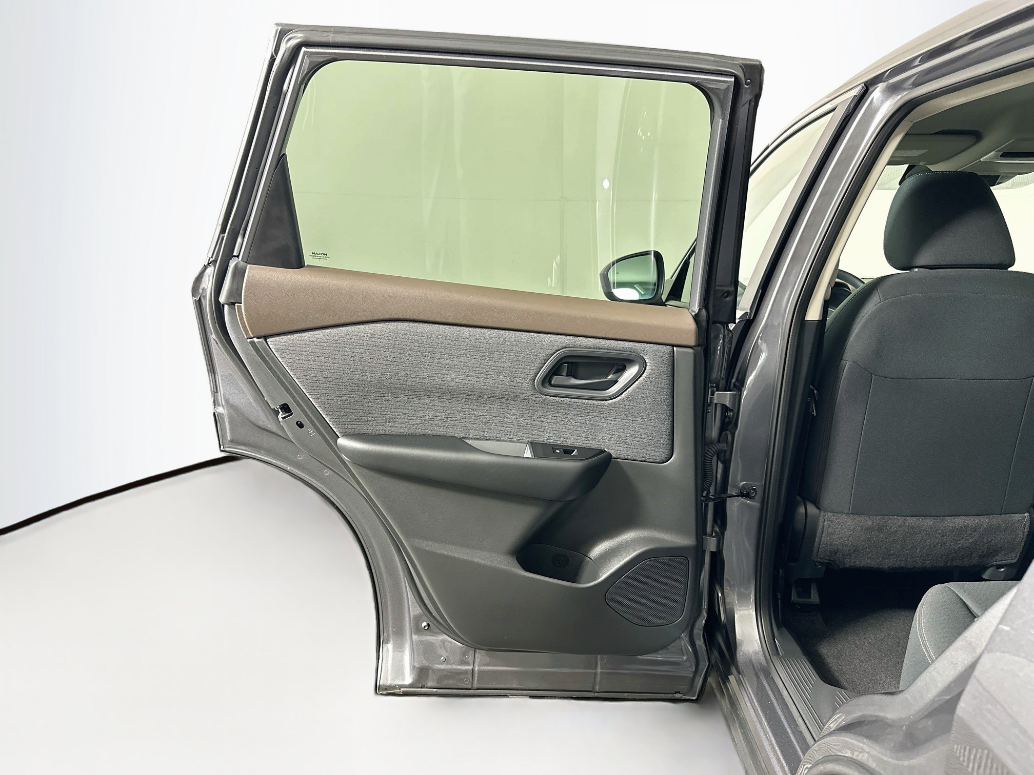 Used 2023 Nissan Rogue S AWD/4WD image 25