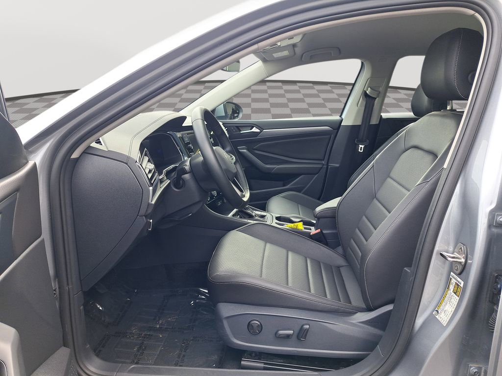 Used 2024 Volkswagen Jetta SE image 12