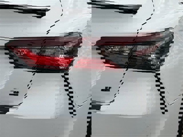 Used 2024 Toyota Camry SE image 6