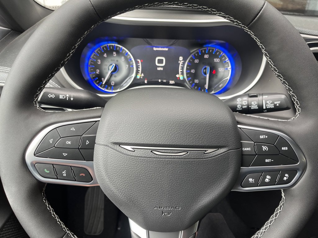 New 2027 Chrysler Pacifica Select AWD/4WD image 26