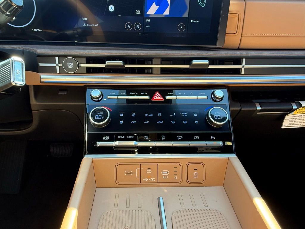 Used 2025 Hyundai Santa Fe Limited image 24