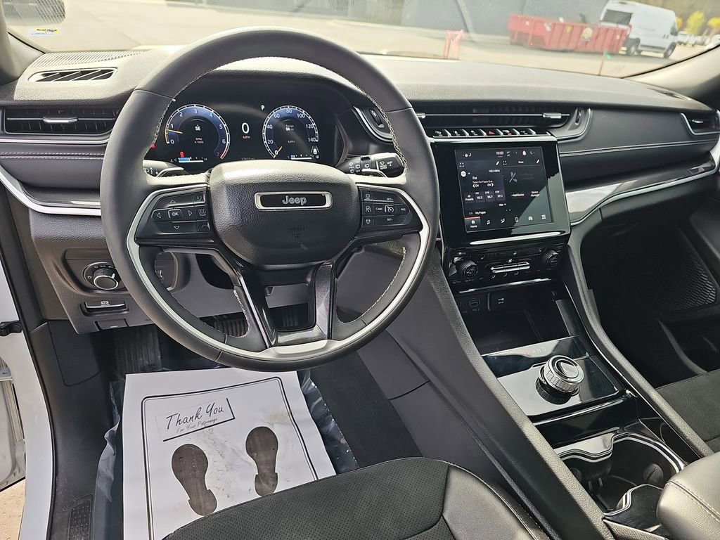 Used 2023 Jeep Grand Cherokee L Laredo image 21