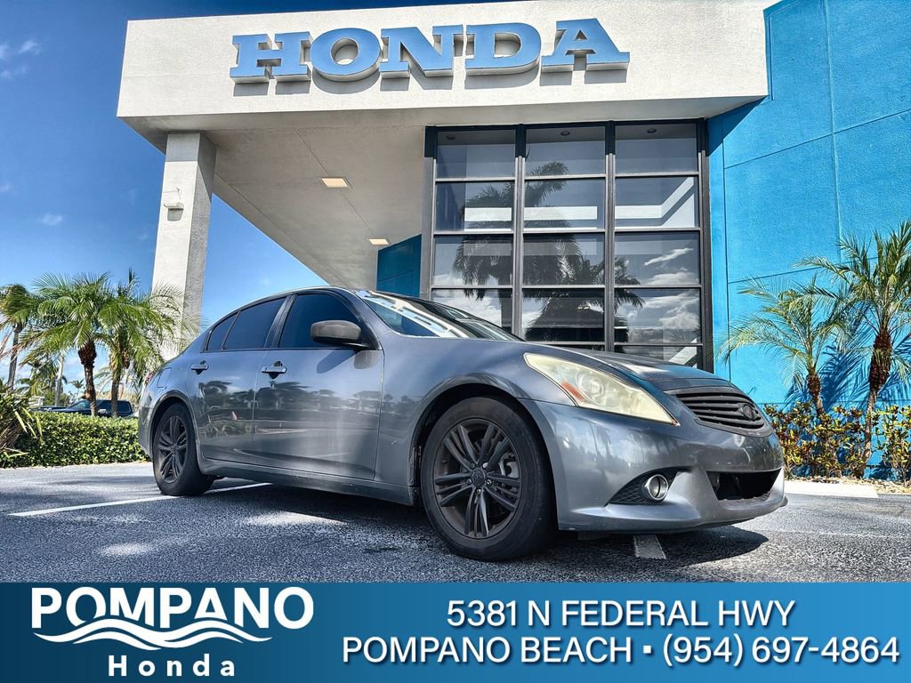 Used 2013 INFINITI G37 Journey RWD image 1