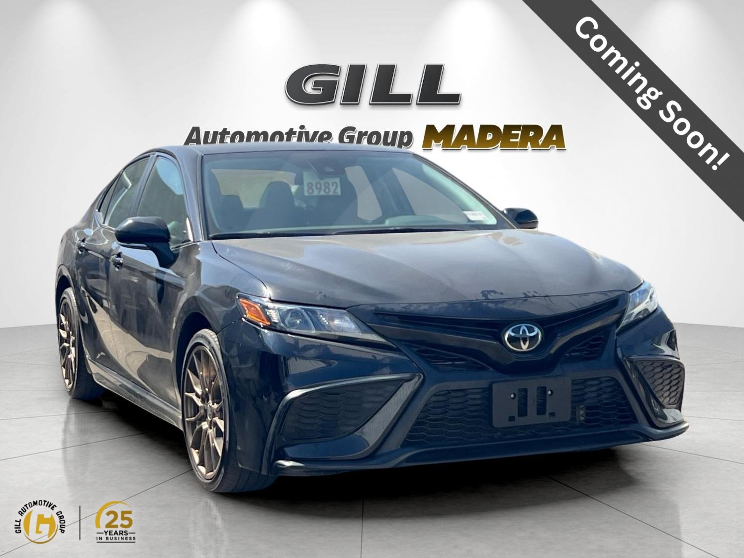 Used 2023 Toyota Camry SE FWD image 1