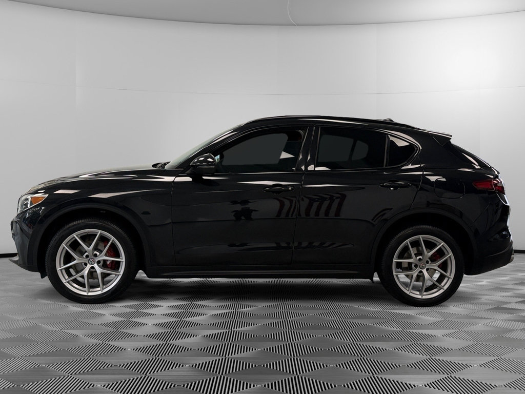 Used 2019 Alfa Romeo Stelvio Ti Sport w/ Quick Order Package 22S Sport AWD/4WD image 5