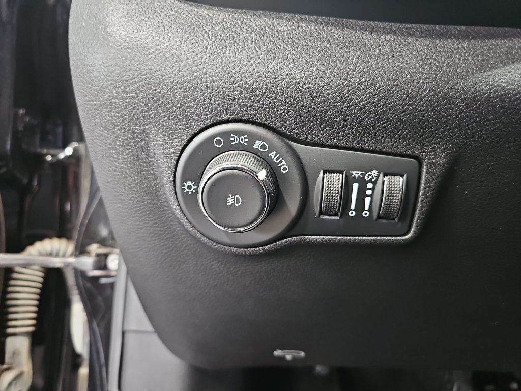 Used 2022 Jeep Compass Limited w/ Sun and Sound Group AWD/4WD image 25