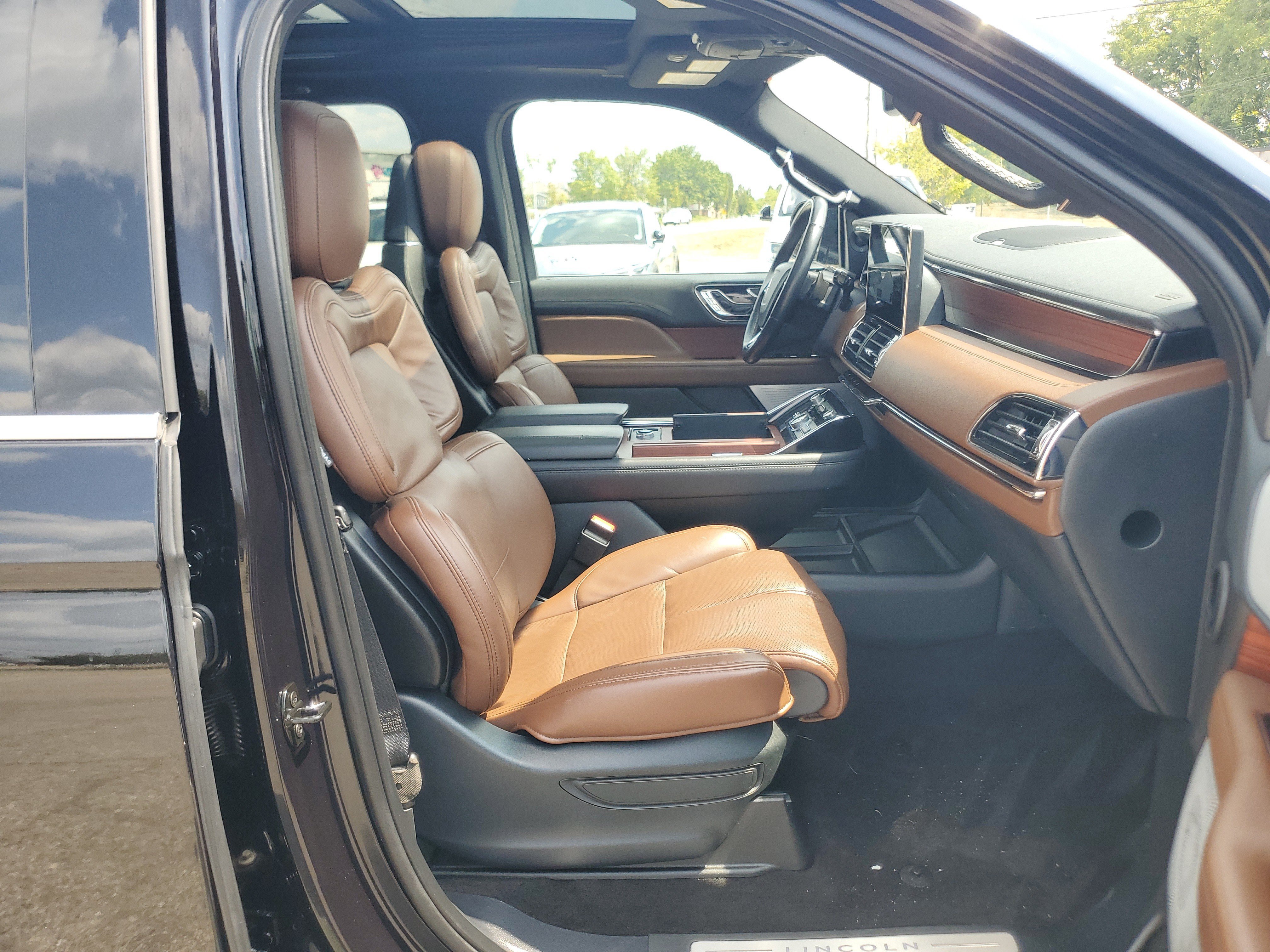 Used 2024 Lincoln Navigator Reserve AWD/4WD image 9