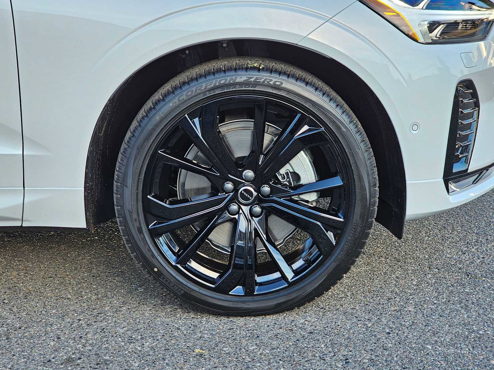 New 2026 Volvo XC60 B5 Ultra w/ Protection Package Premier image 9