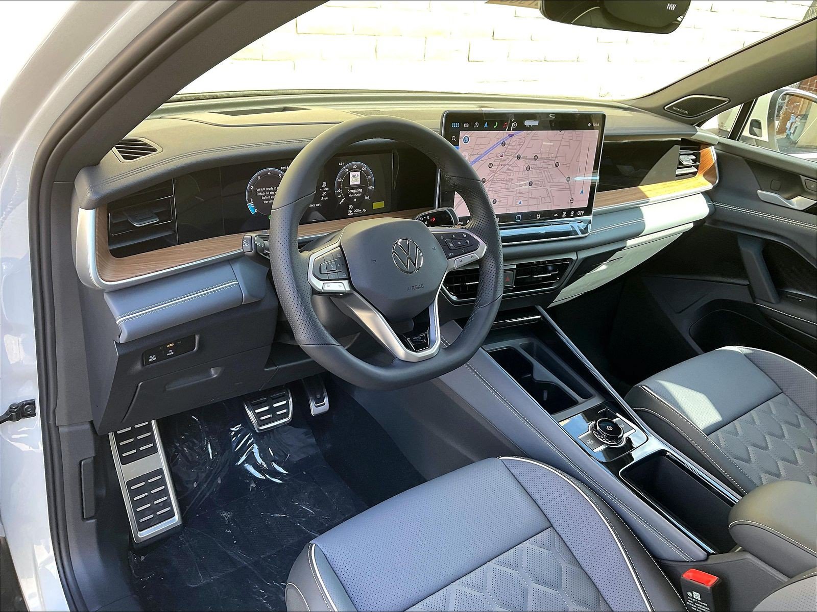 New 2026 Volkswagen Tiguan SEL R-Line AWD/4WD image 6
