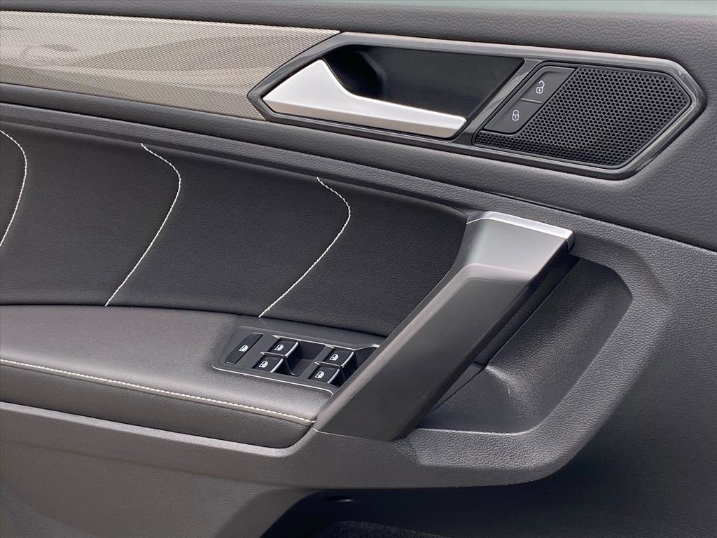 Certified 2023 Volkswagen Tiguan SE w/ Panoramic Sunroof Package image 19