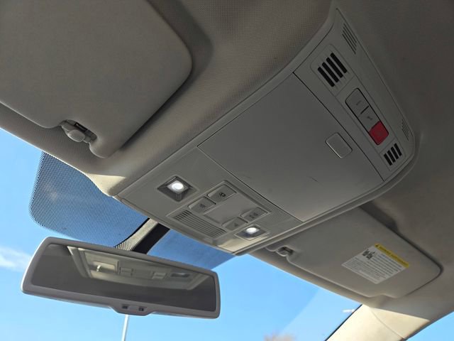 Used 2015 Volkswagen e-Golf Limited Edition image 18