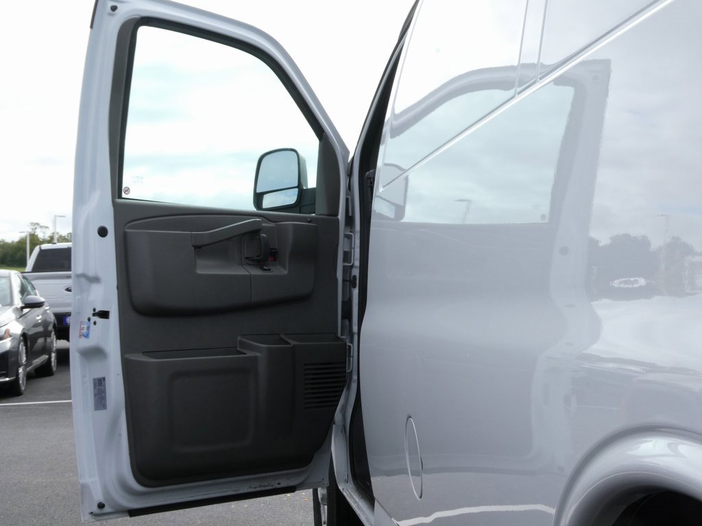 Used 2024 Chevrolet Express 2500 w/ Driver Convenience Package image 31