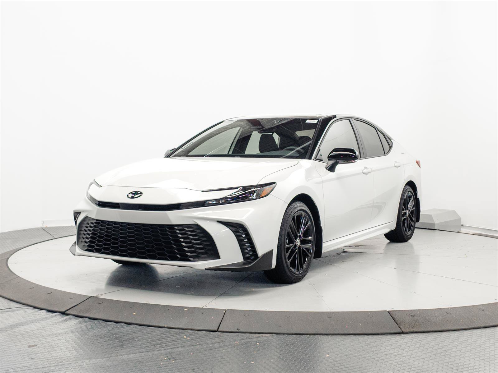 New 2026 Toyota Camry SE FWD image 3