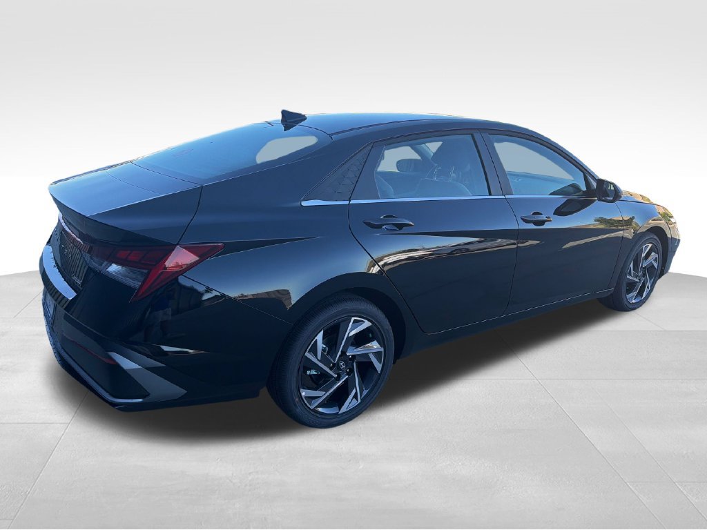 New 2026 Hyundai Elantra Limited FWD image 7