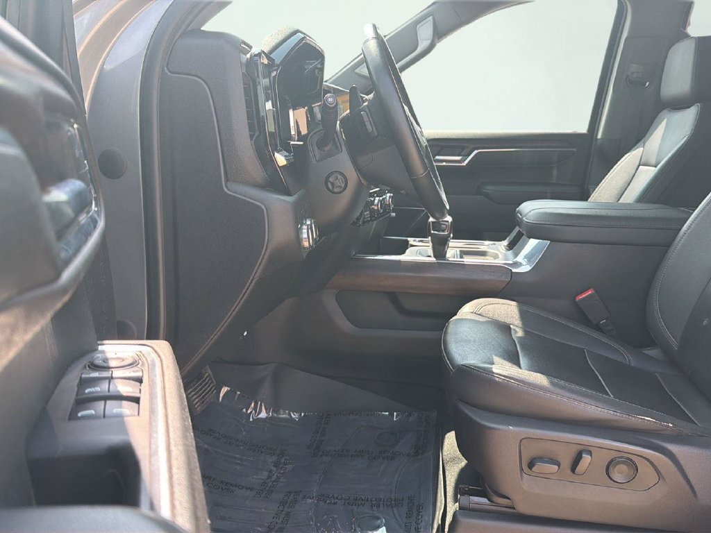 Used 2023 GMC Sierra 1500 SLT w/ SLT Premium Plus Package AWD/4WD image 2