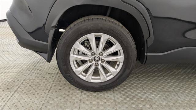 Used 2024 Toyota Corolla Cross LE FWD image 31