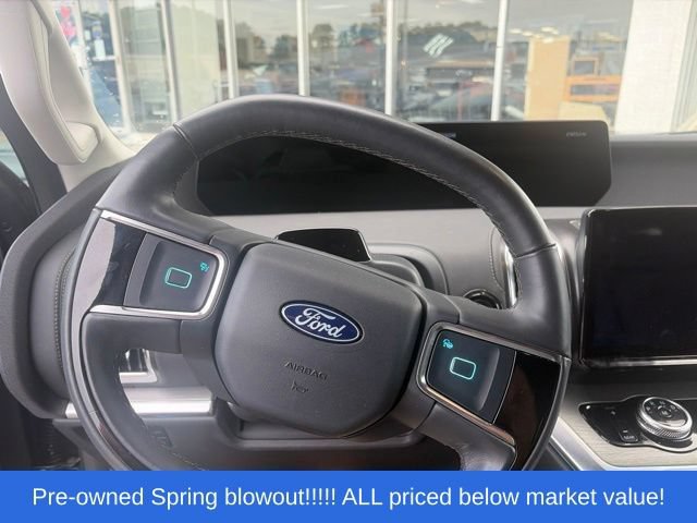 Used 2025 Ford Expedition Platinum AWD/4WD image 8