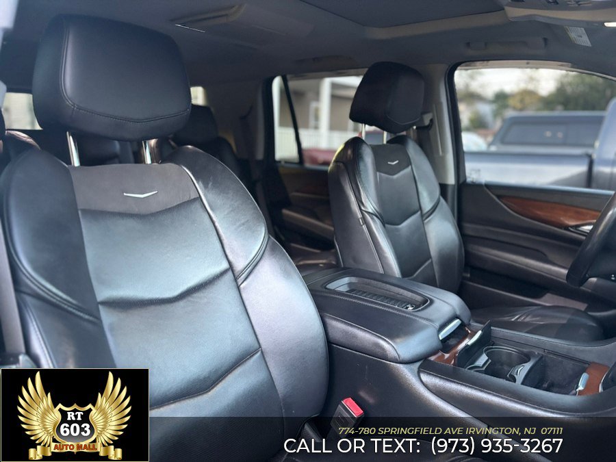 Used 2019 Cadillac Escalade Luxury AWD/4WD image 17