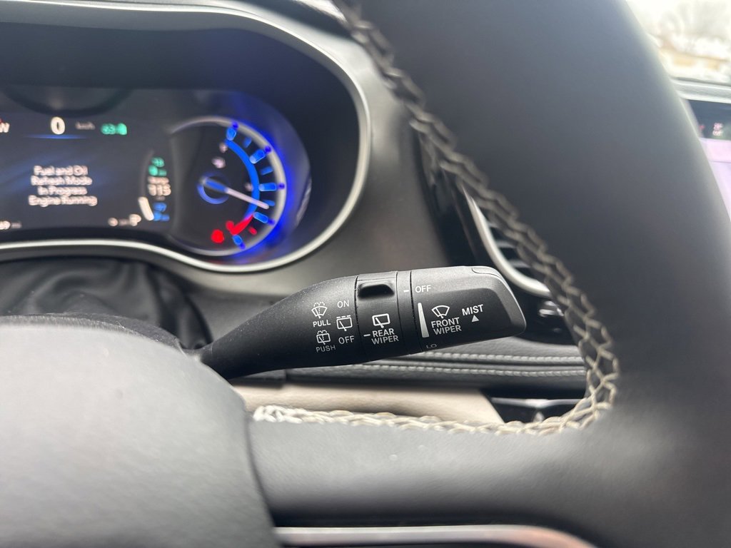 Used 2024 Chrysler Pacifica Select image 20