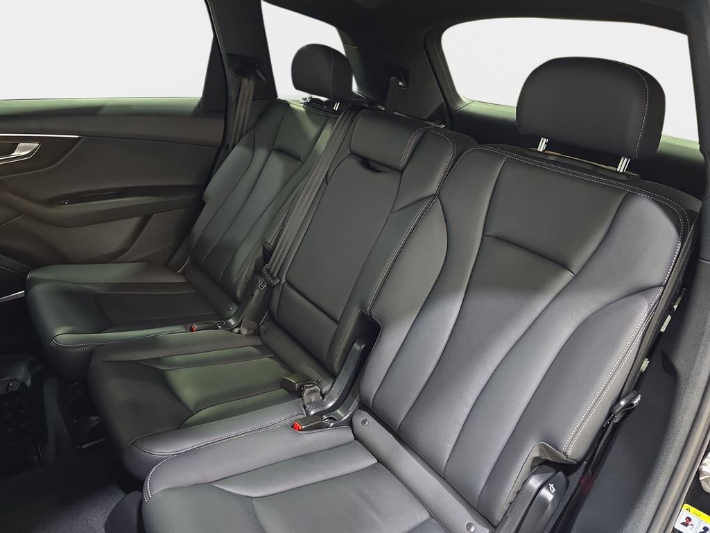 Certified 2025 Audi Q7 2.0T Premium w/ Convenience Plus Package image 14