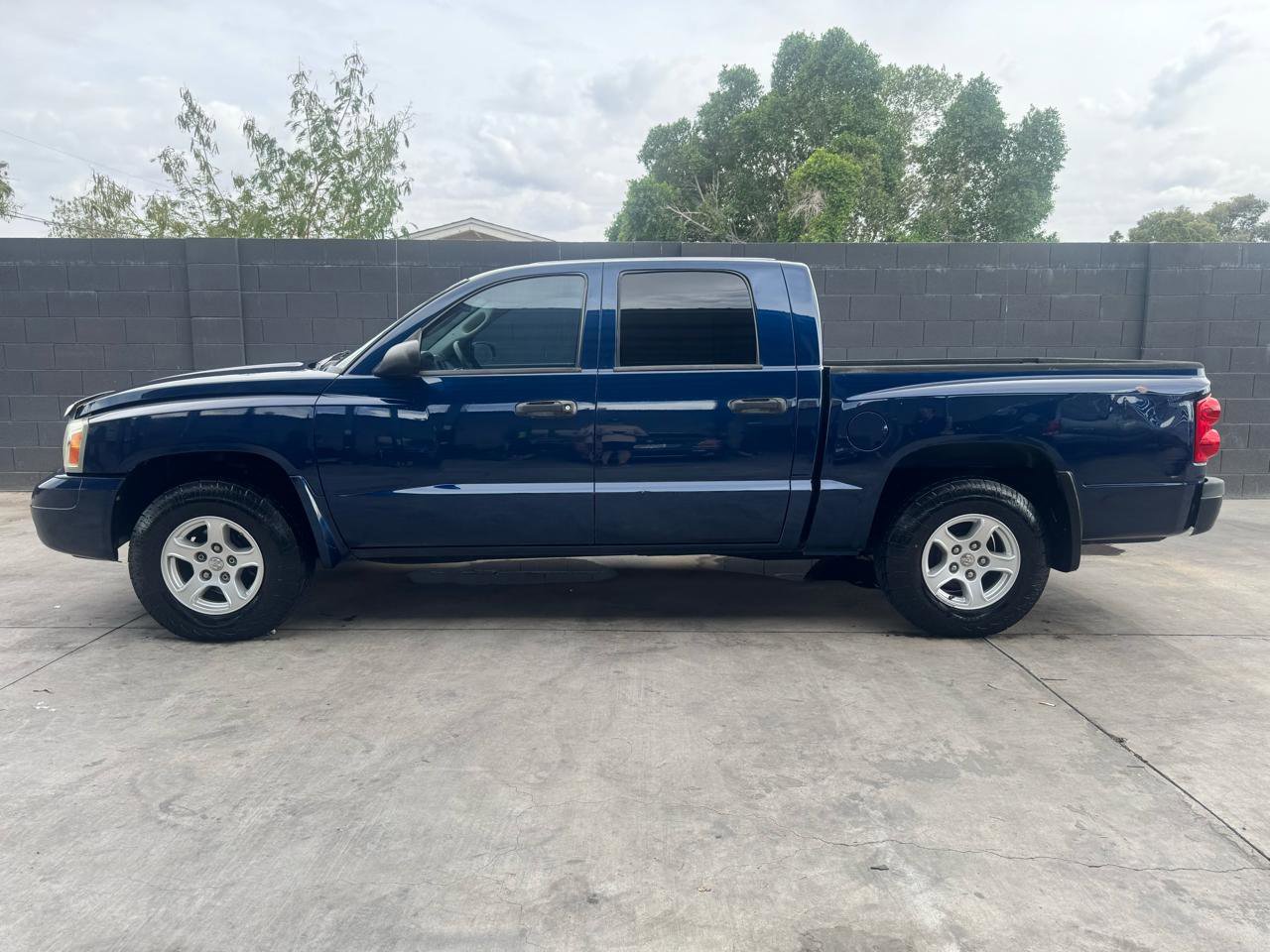 Used 2007 Dodge Dakota SLT AWD/4WD image 2