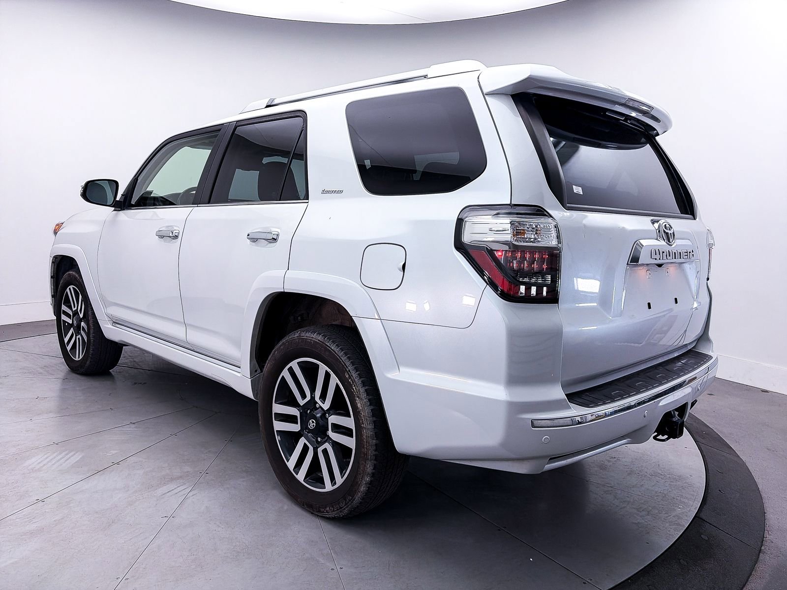 Used 2024 Toyota 4Runner Limited AWD/4WD image 15