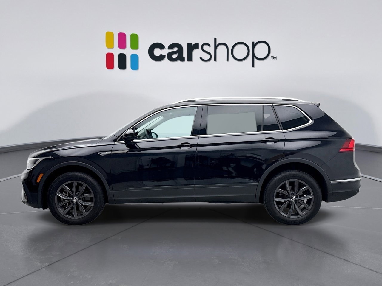 Used 2022 Volkswagen Tiguan SE AWD/4WD image 2