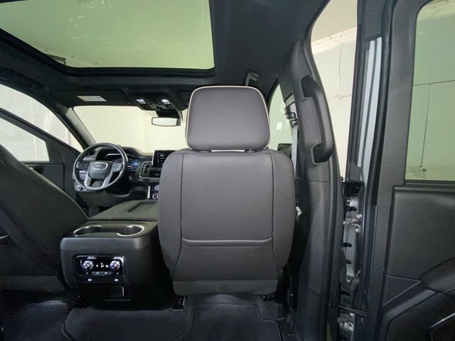 Used 2023 GMC Yukon SLT w/ SLT Luxury Package AWD/4WD image 37