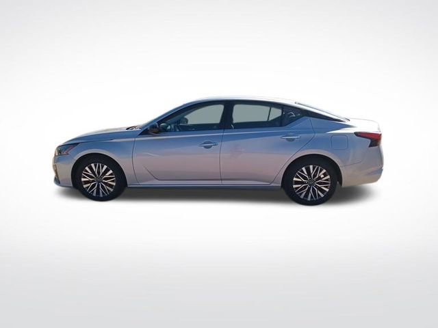 Used 2024 Nissan Altima 2.5 SV image 3