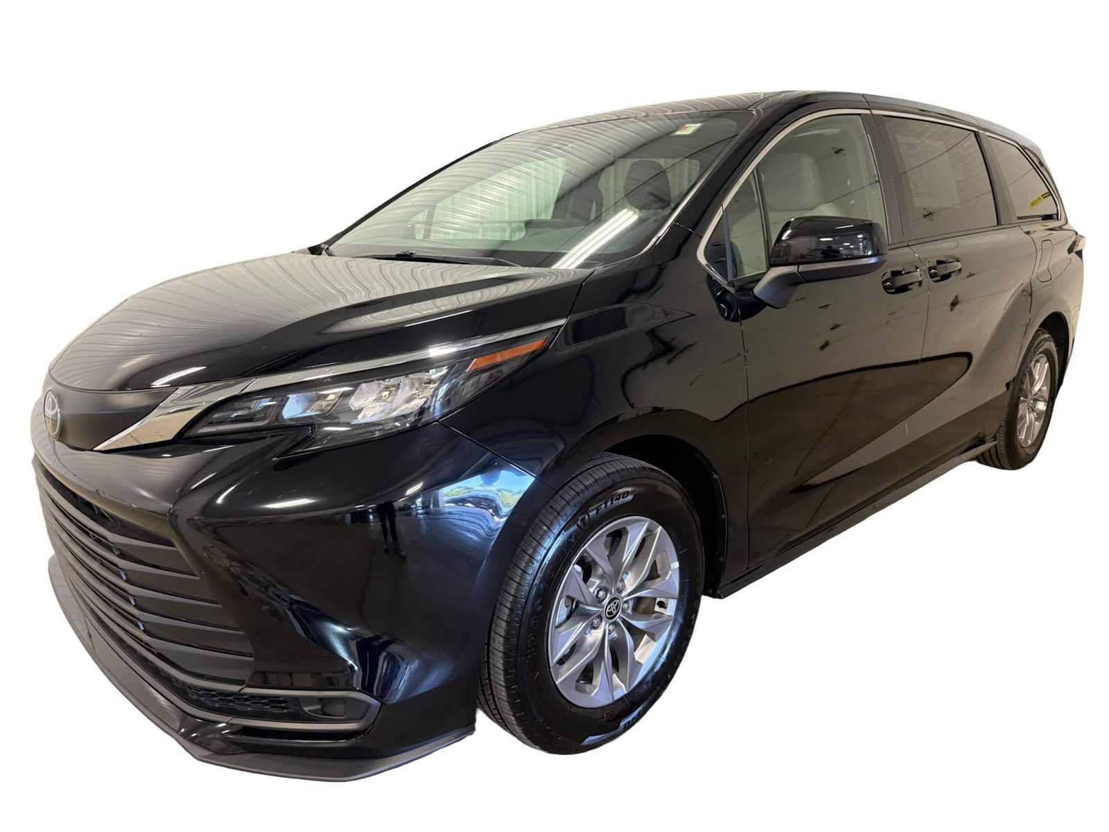 Certified 2026 Toyota Sienna LE AWD/4WD image 6
