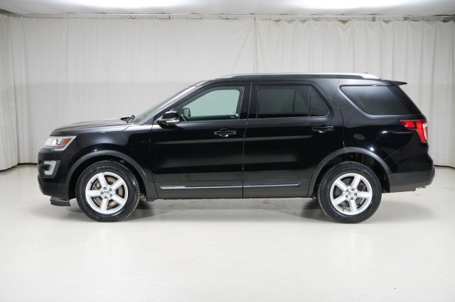 Used 2017 Ford Explorer XLT w/ Equipment Group 201A image 2