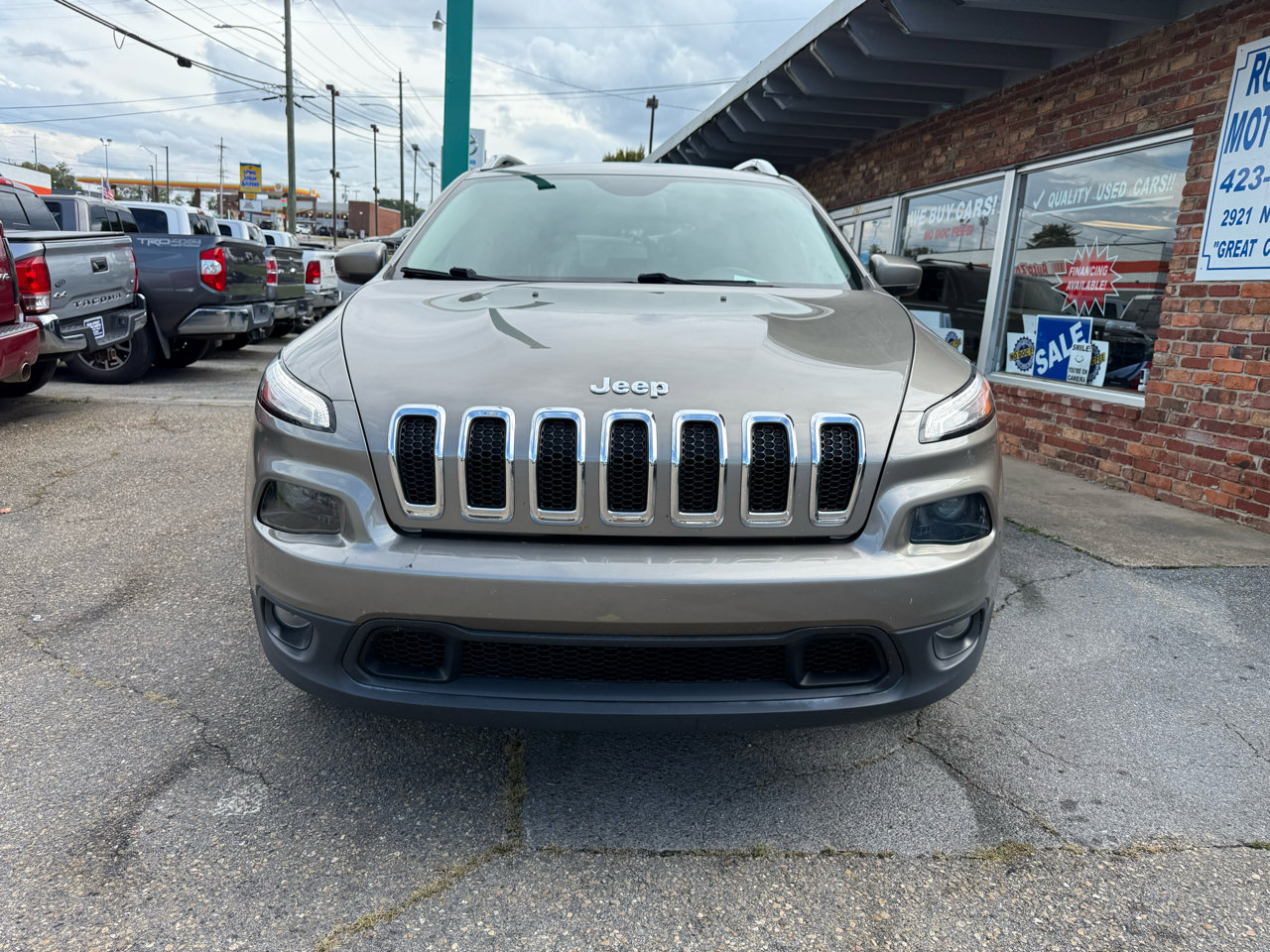 Used 2017 Jeep Cherokee Latitude w/ Safety/Convenience Group image 8