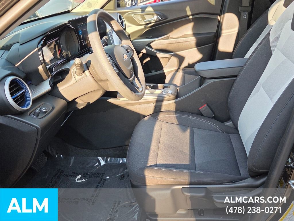 Used 2025 Chevrolet Trax LS image 13