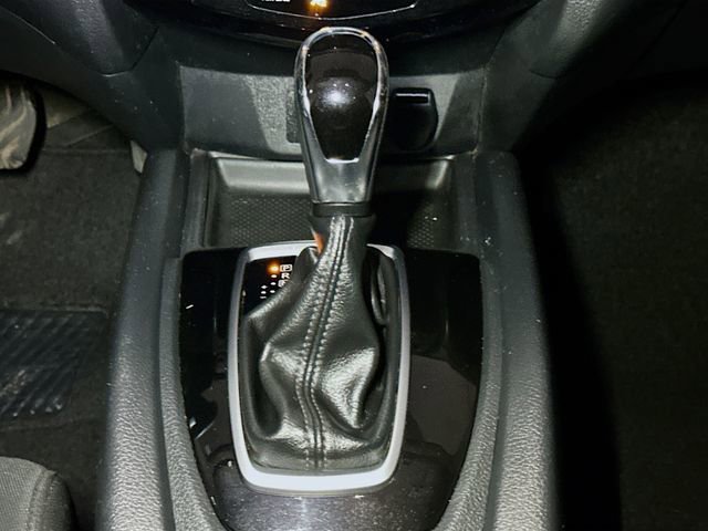Used 2018 Nissan Rogue SV w/ Premium Package image 14