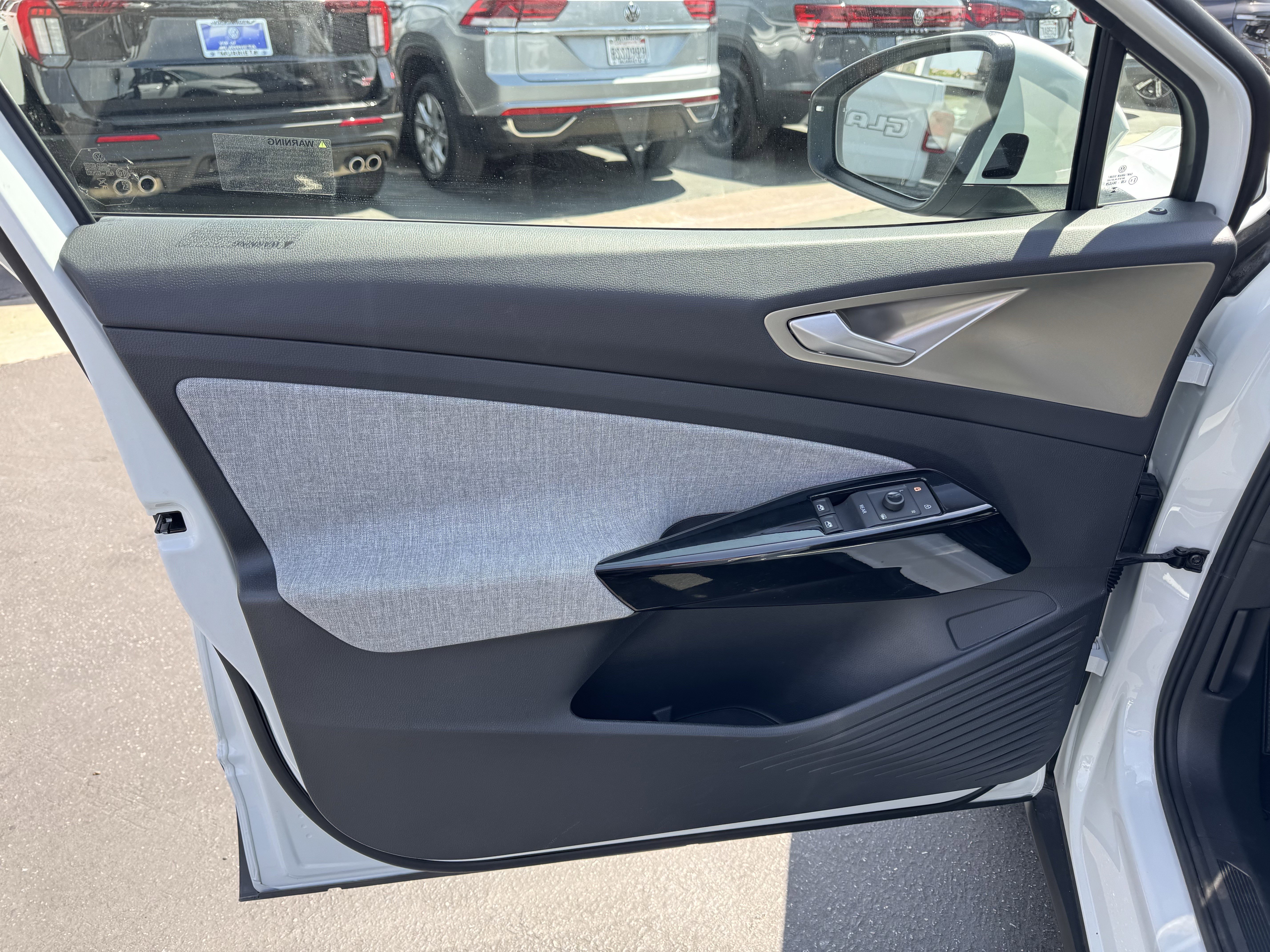 Used 2023 Volkswagen ID.4 2WD image 13