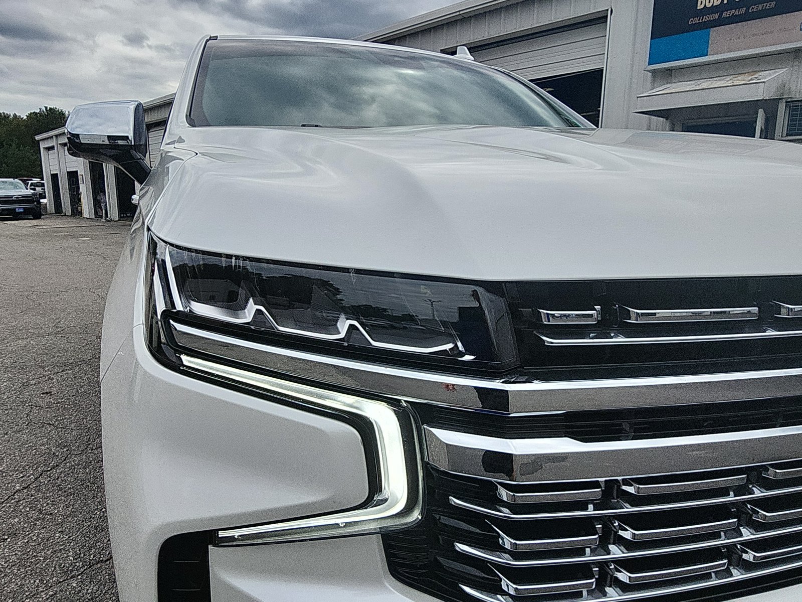 Used 2023 Chevrolet Tahoe Premier w/ Premium Package AWD/4WD image 9